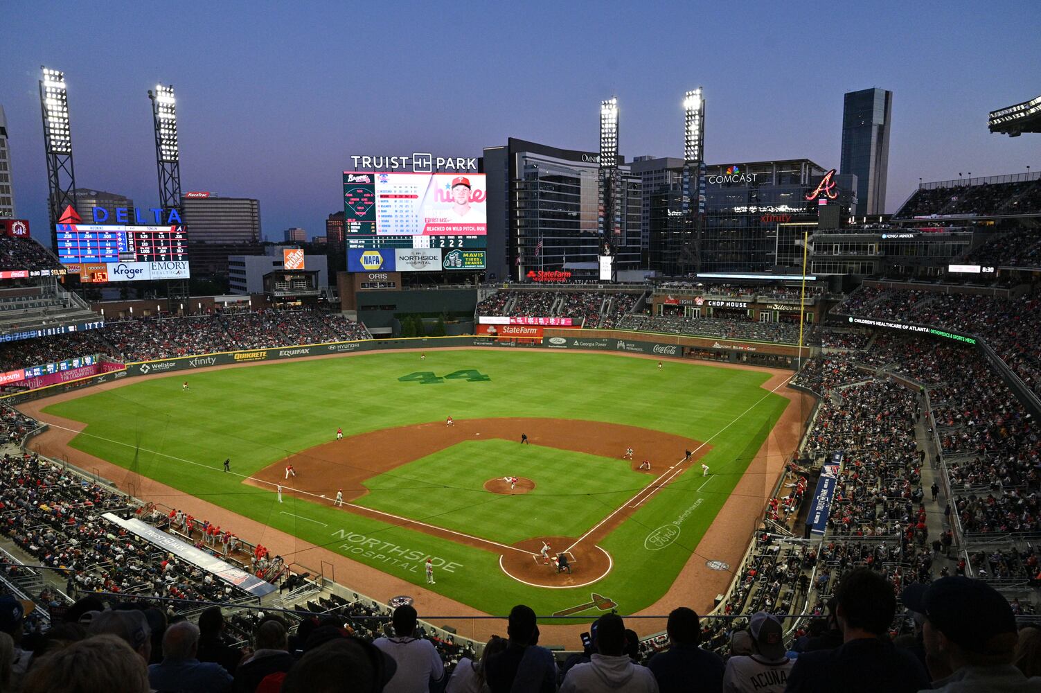 Braves-Phillies photo