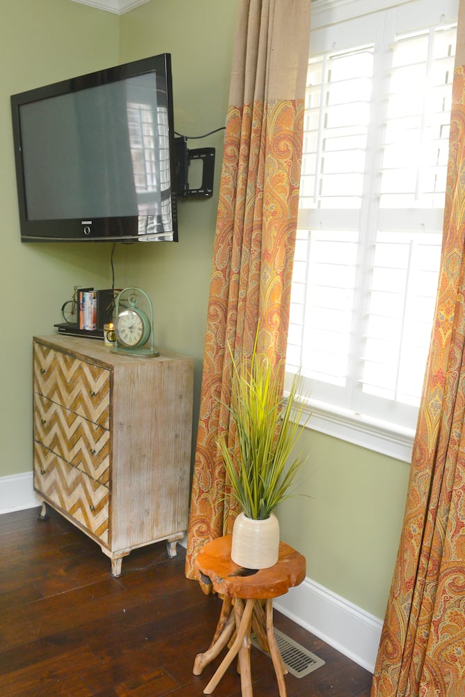 A tree trunk stool to make the room feel earthy