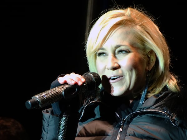 Kellie Pickler kept the energy up despite the frigid temperatures at Avalon Saturday. CREDIT: Rodney Ho/rho@ajc.com