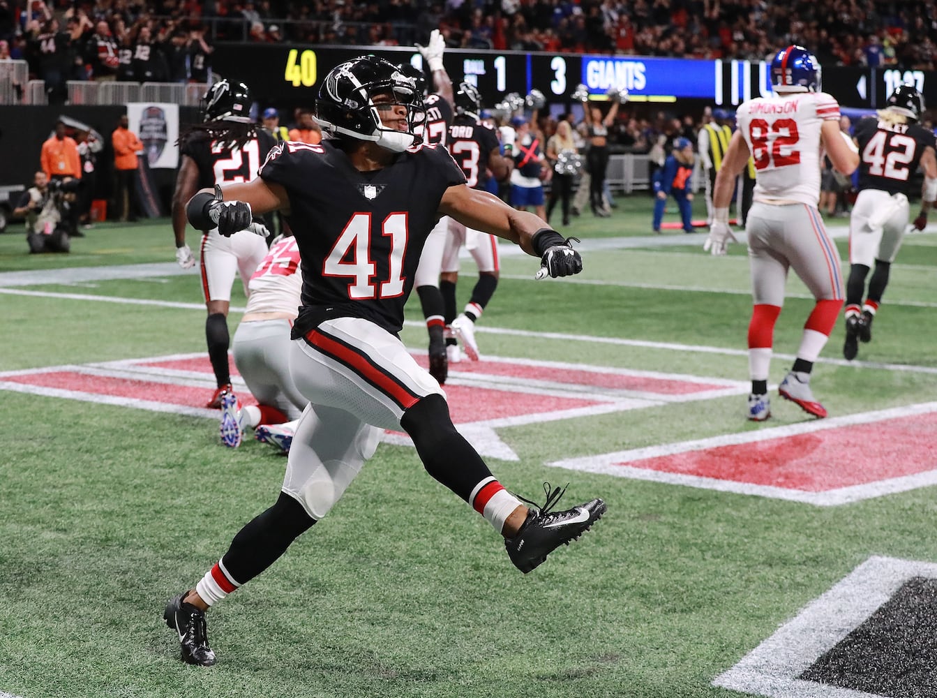 Photos: Falcons down Giants on Monday Night Football