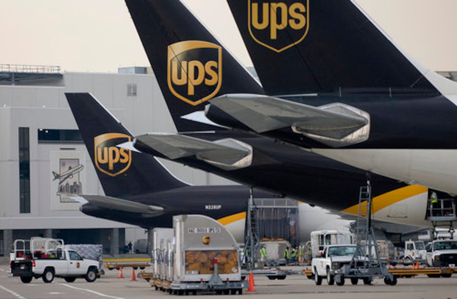 UPS hub moves packages