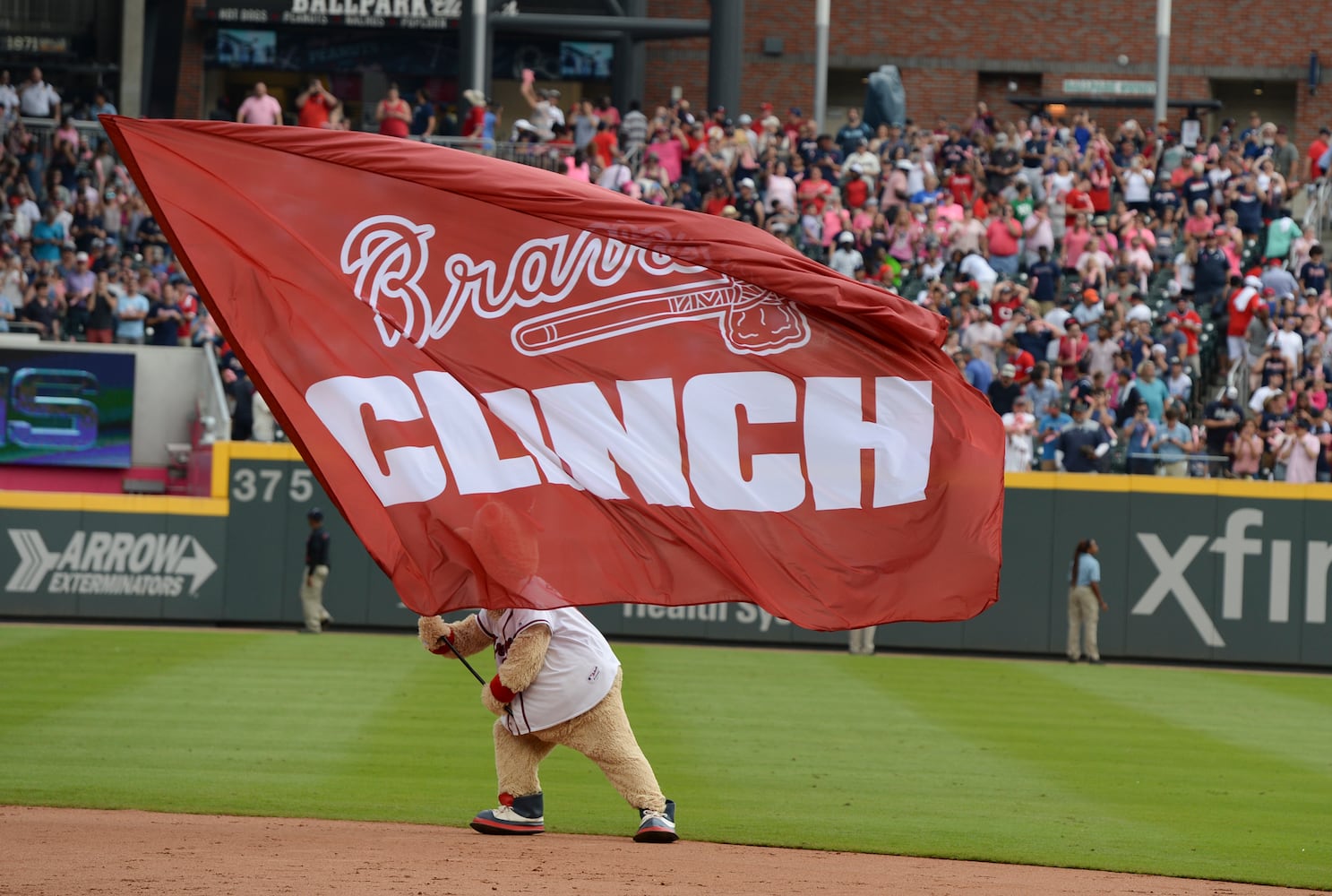 Photos: Braves beat the Phillies, sew up NL East title