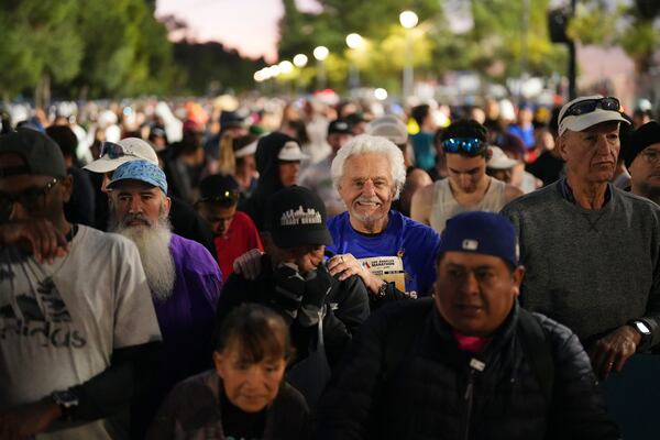 Runners prepare for the start of the Los Angeles Marathon Sunday, March 16, 2025, in Los Angeles. (AP Photo/Eric Thayer)