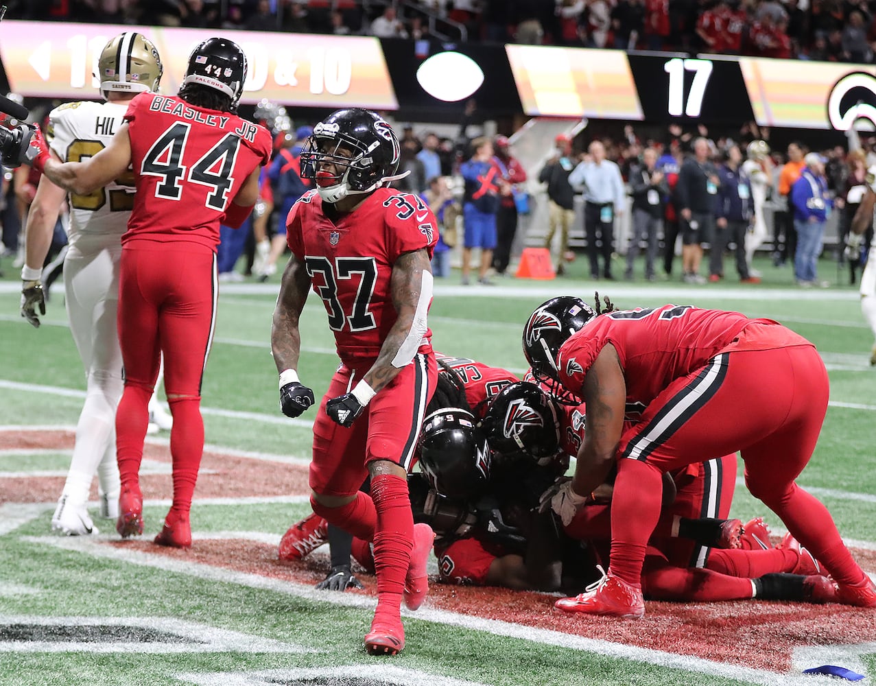 Photos: Falcons hold on, beat the Saints