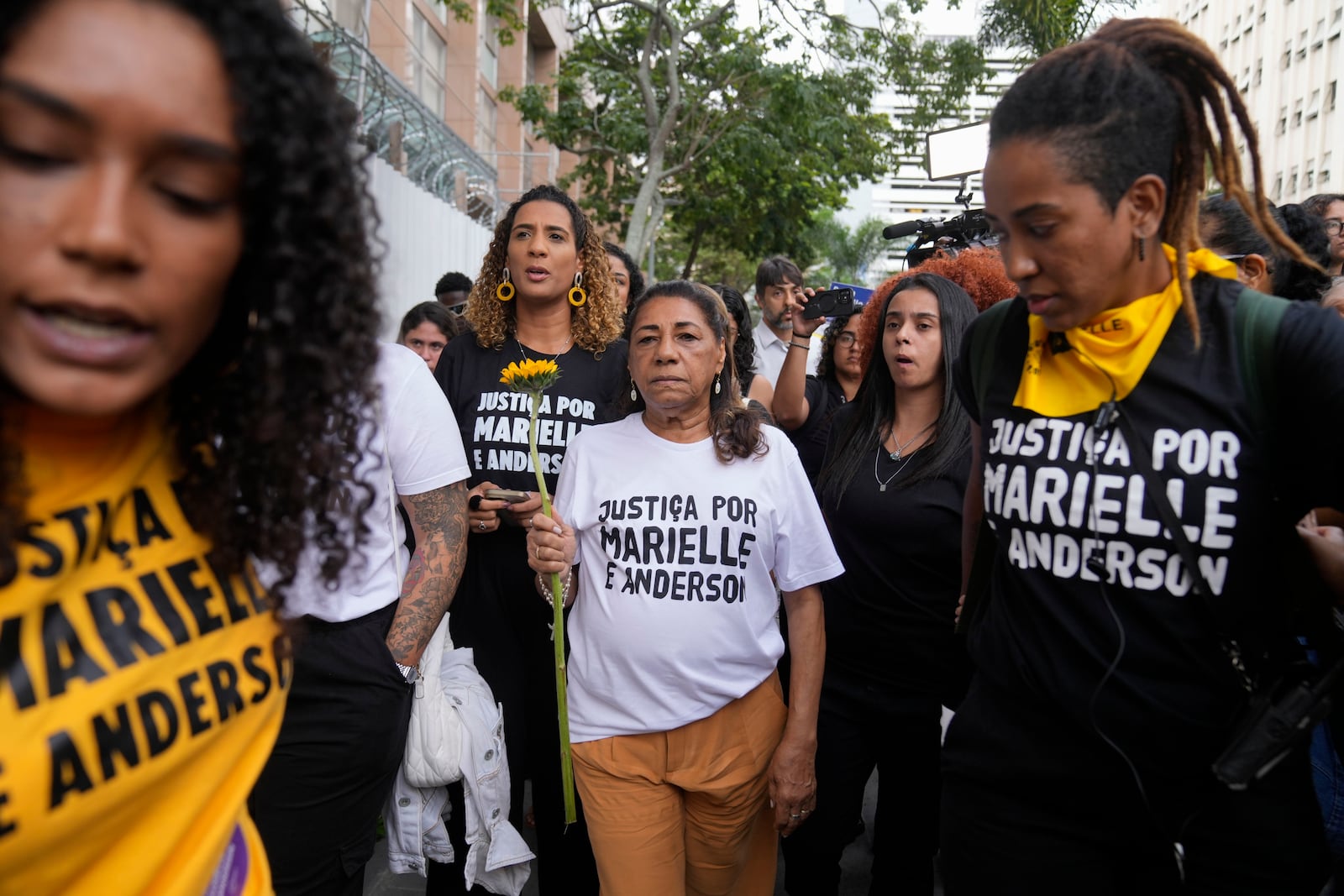 Anielle Franco, left back, and her mother Marinete Silva, center, family members of of slain councilwoman Marielle Franco, arrive to the Court of Justice to attend the trial of Franco’s suspected murderers, in Rio de Janeiro, Brazil, Wednesday, Oct. 30, 2024. (AP Photo/Silvia Izquierdo)