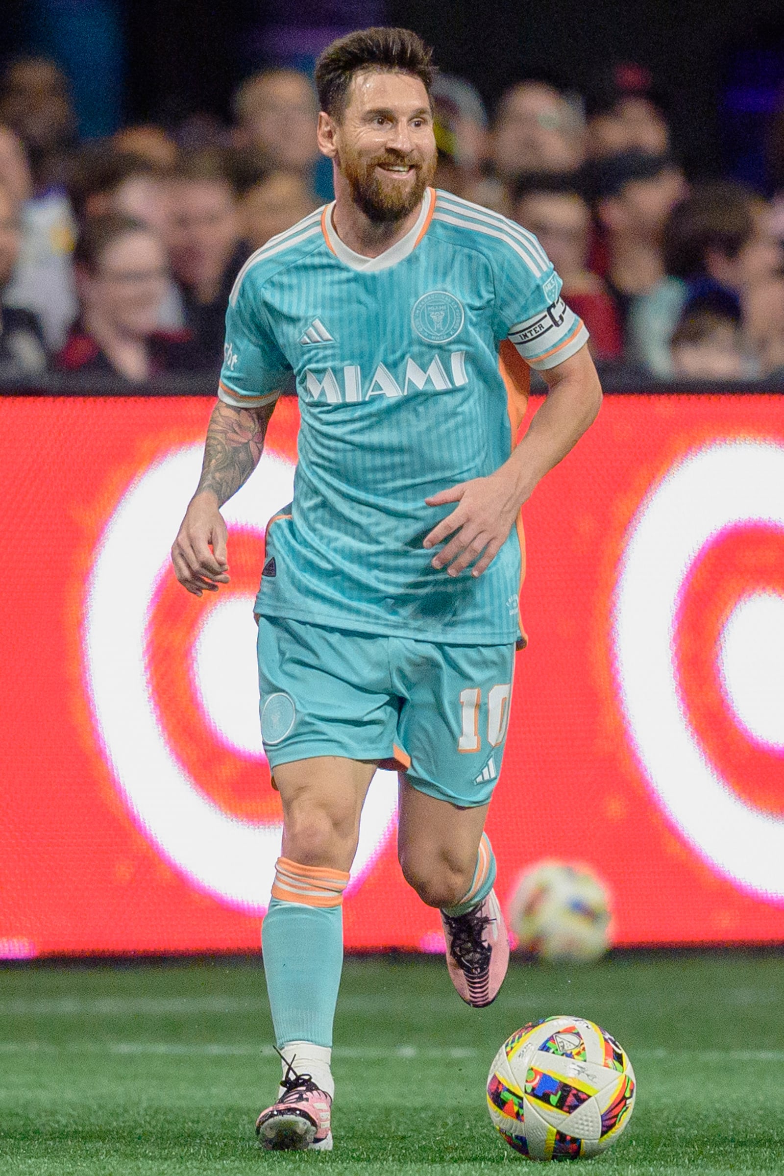 Inter Miami forward Lionel Messi (10) dribbles the ball during the first half of a soccer match against Atlanta United, Saturday, Nov. 2, 2024, in Atlanta. (AP Photo/Jason Allen)