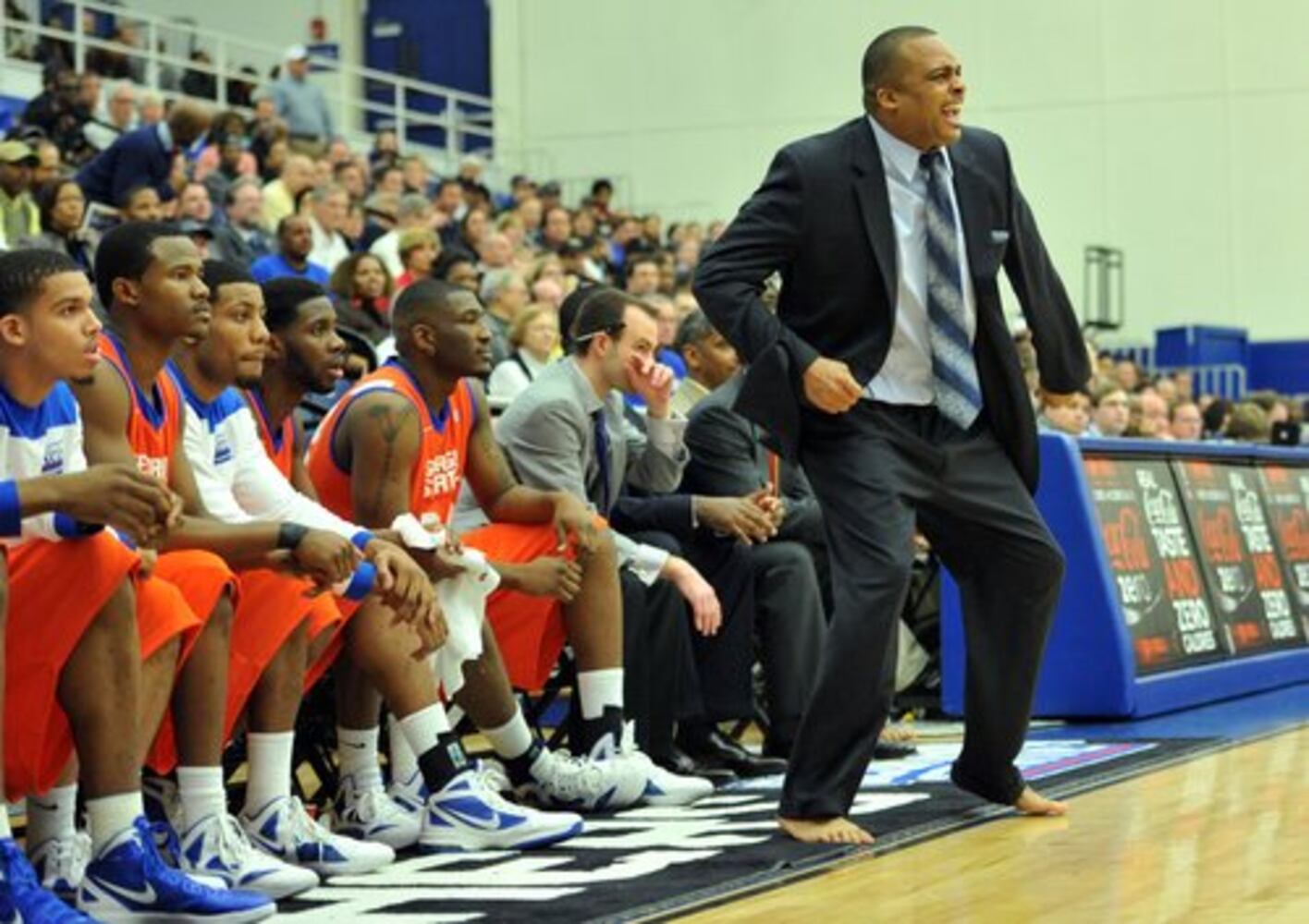 Georgia State coach goes barefoot in game