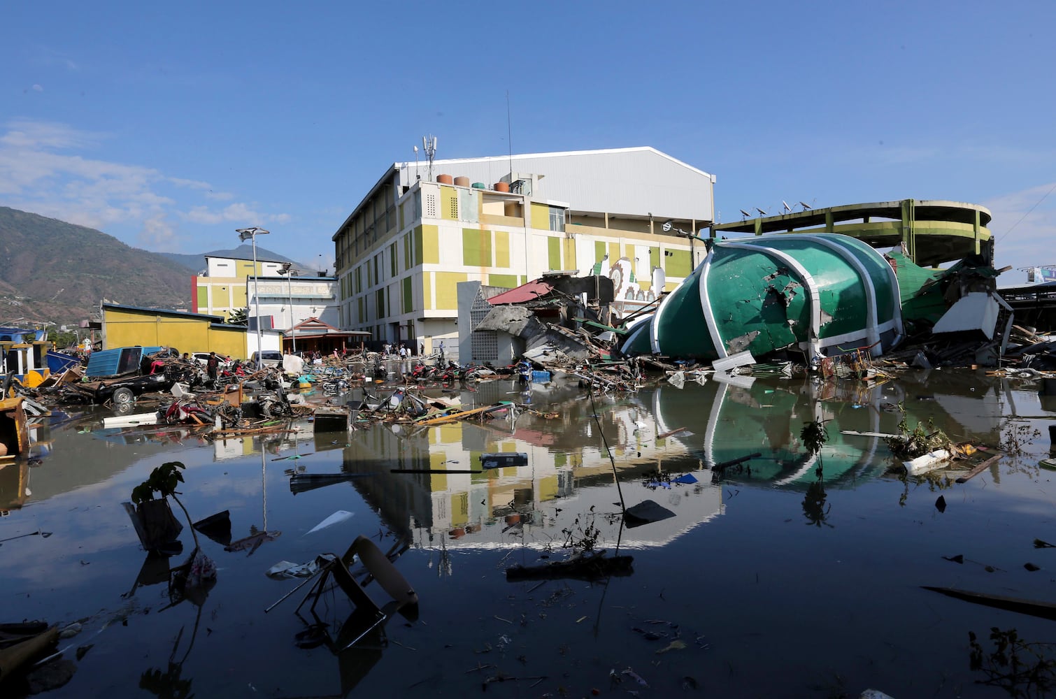 Photos: Destruction in Indonesia in aftermath of earthquake and tsunami