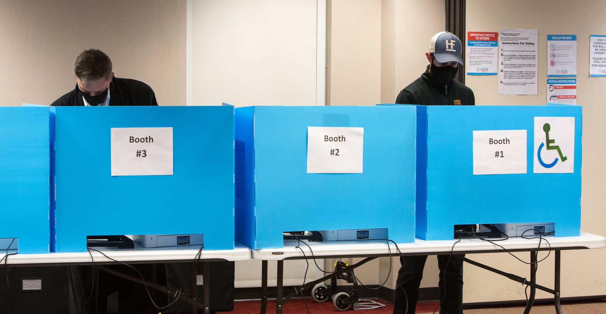 Voters cast their ballots at the Dunwoody Library as the polls opened at 7am on election day Nov 3rd, 2020. PHIL SKINNER FOR THE ATANTA JOURNAL-CONSTITUTION