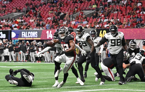 August 2 , 2022 Atlanta - Atlanta Falcons' running back Caleb Huntley (42) scores a touchdown during the second half of the final exhibition game of the preseason at Mercedes-Benz Stadium in Atlanta at on Saturday, August 27, 2022. Atlanta Falcons won 28-12 over Jacksonville Jaguars. (Hyosub Shin / Hyosub.Shin@ajc.com)