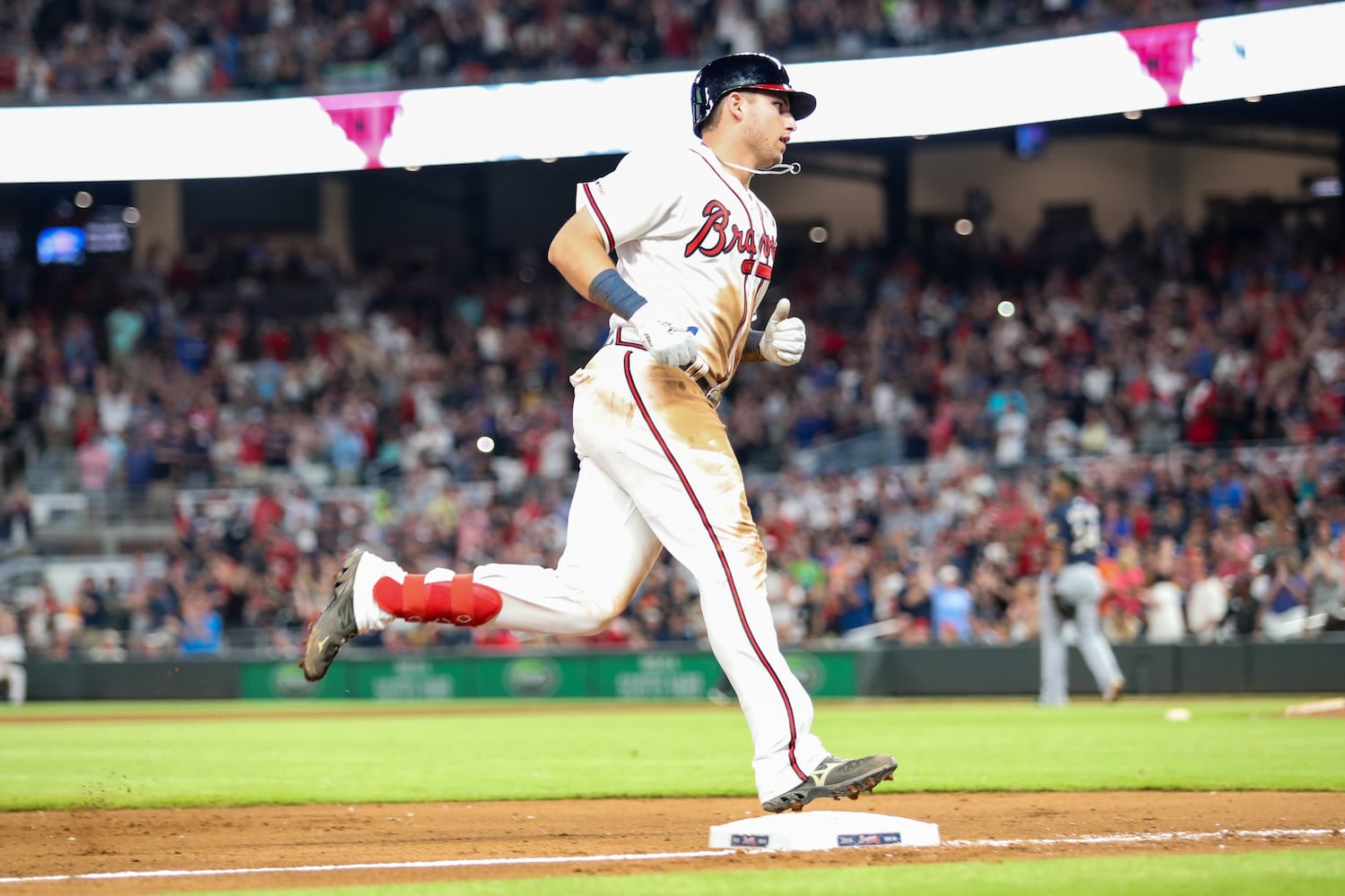 Photos: Austin Riley hits 2-run homer for Braves