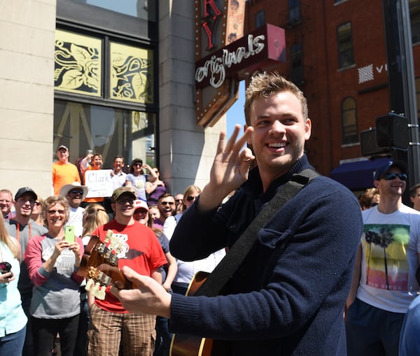 AMERICAN IDOL XIV: AMERICAN IDOL XIV finalist Clark Beckham performs on the street during his hometown visit to Nashville, TN on Friday May 1, 2015. CR: Frederick Breedon/FOX. © FOX Broadcasting. Download: AMERICAN IDOL XIV: AMERICAN IDOL XIV finalist Rayvon Owen during his hometown visit to Richmond, VA Friday May 1, 2015. CR: Preston Mack /FOX. © FOX Broadcasting