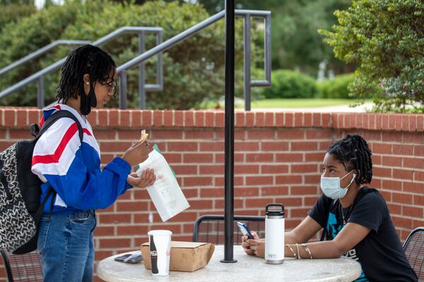 09/15/2020 - Augusta, Georgia - Augusta University freshmen NaÕTia Riley (right) and Crystina Geathers (left) talk amongst themselves while snacking after classes let out for the day at Augusta UniversityÕs Summerville campus in Augusta, Tuesday, September 15, 2020. (Alyssa Pointer / Alyssa.Pointer@ajc.com)