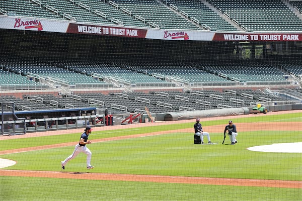 A Braves player sprints  to first base.  Curtis Compton ccompton@ajc.com