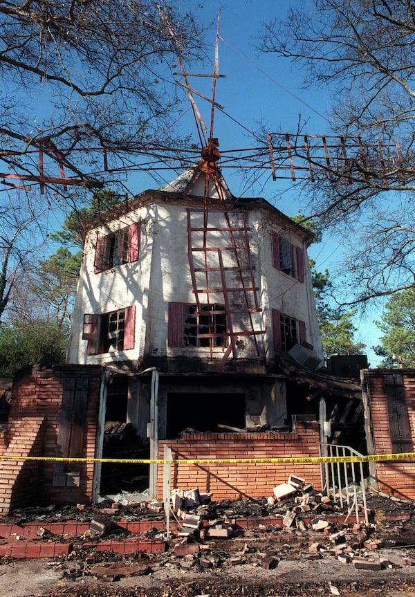 The scene of a December 1998 fire at the old Dutch Mill Motel in Duluth.