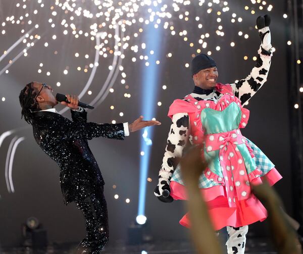 THE MASKED SINGER: Winner Images: L-R: Nick Cannon and  Ne-Yo in the two-hour season finale episode of THE MASKED SINGER airing Wednesday, Dec. 20 (8:00-10:00 PM ET/PT ) on FOX. CR: Michael Becker / FOX. ©2023 FOX Media LLC.