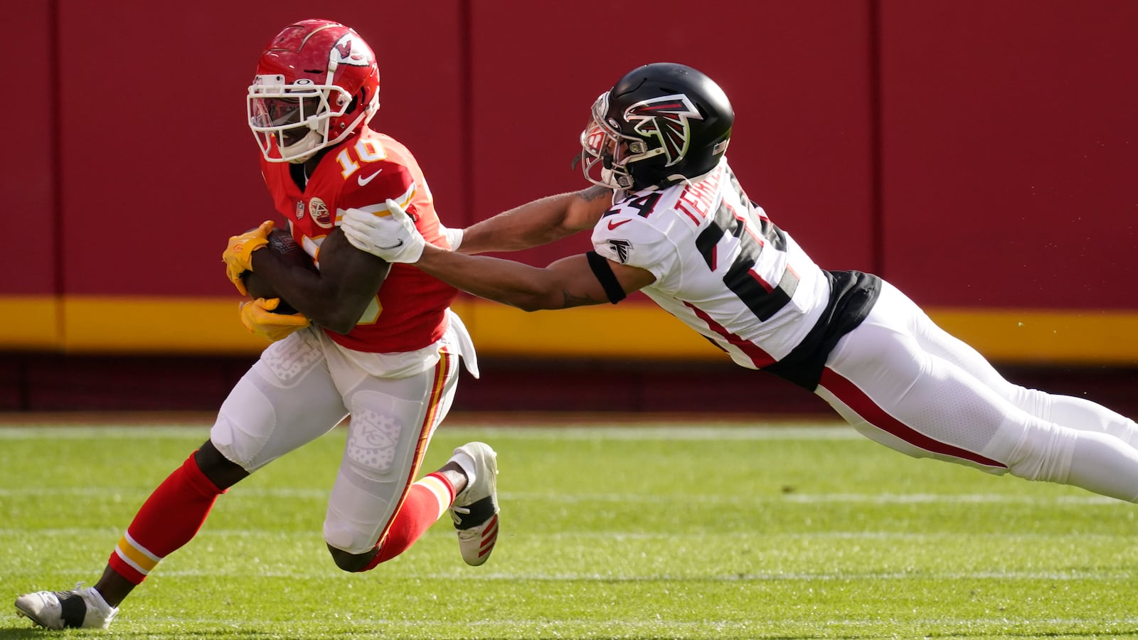 Kansas City Chiefs wide receiver Tyreek Hill breaks away from Atlanta Falcons cornerback A.J. Terrell during the first quarter Sunday, Dec. 27, 2020, in Kansas City, Mo. (Charlie Riedel/AP)