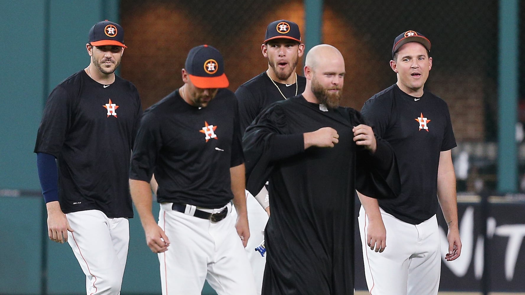 Brian McCann officiates glove funeral