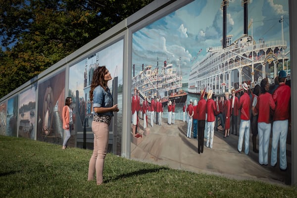 Paducah's floodwall features murals by Robert Dafford. Provided by Paducah CVB.