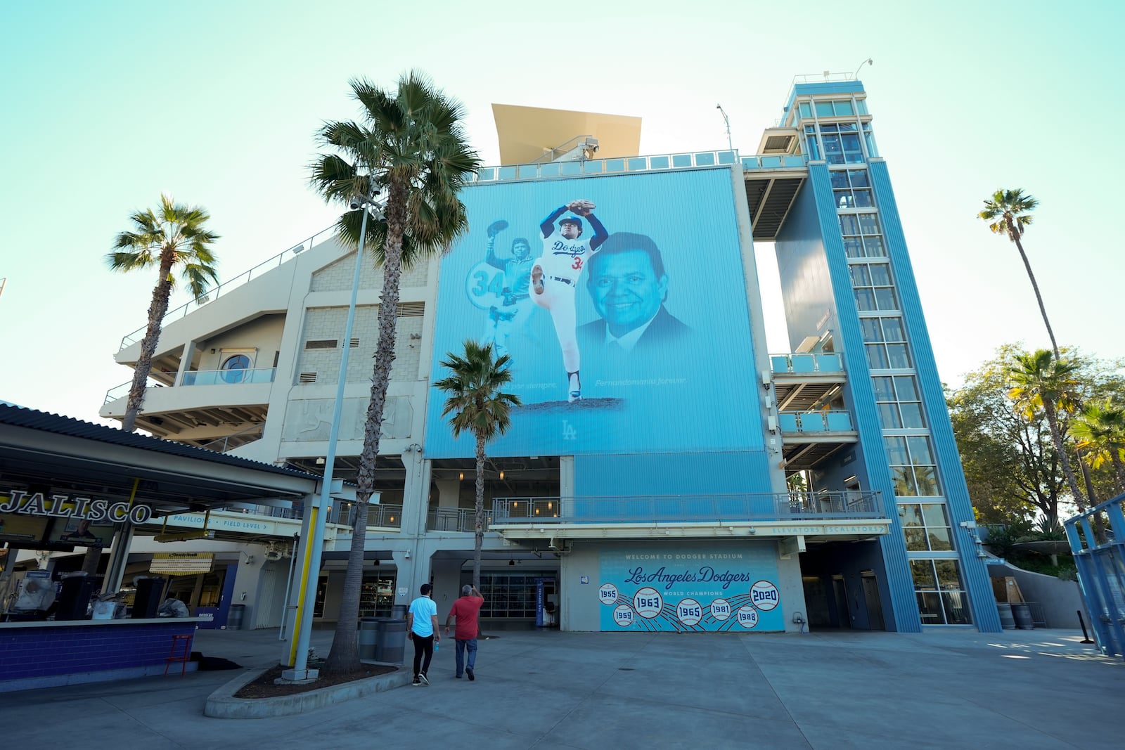 A mural is displayed of Los Angeles Dodgers legend Fernando Valenzuela at Dodger Stadium Thursday, Oct. 24, 2024, in Los Angeles. Valenzuela died Tuesday at age 63. The New York Yankees face the Dodgers in Game 1 of the baseball World Series Friday. (AP Photo/Ashley Landis)