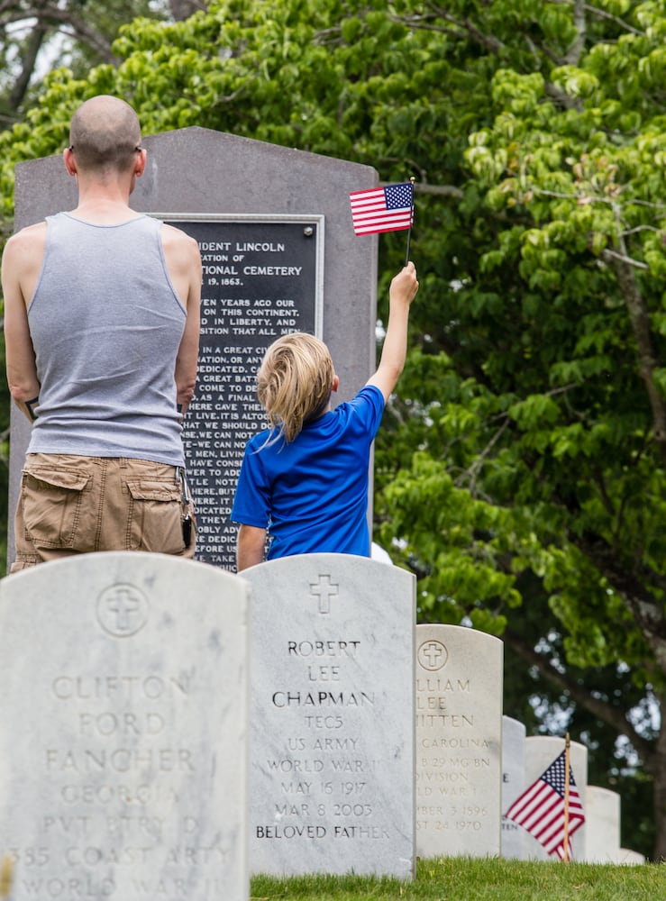 PHOTOS: Honoring war heroes on Memorial Day amid a pandemic