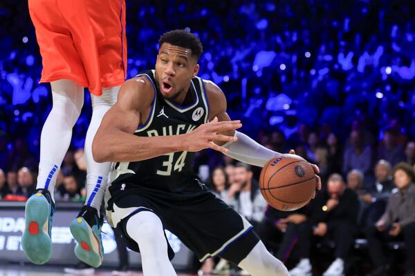 Milwaukee Bucks forward Giannis Antetokounmpo (34) drives against Oklahoma City Thunder center Isaiah Hartenstein (55) during the second half of the championship game in the NBA Cup basketball tournament Tuesday, Dec. 17, 2024, in Las Vegas. (AP Photo/Ian Maule)