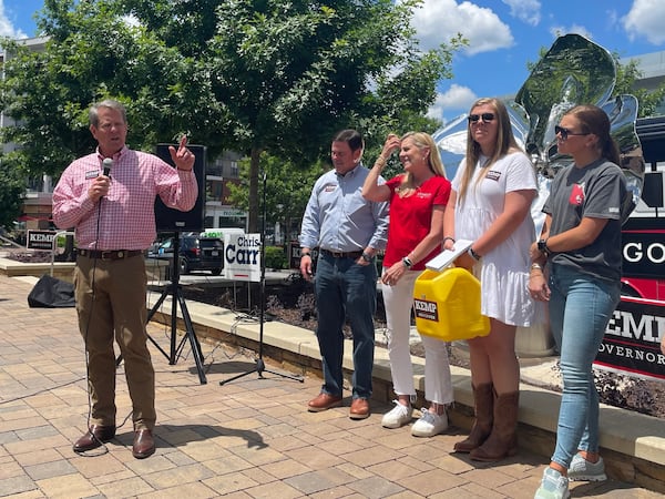 Gov. Brian Kemp campaigns with Arizona Gov. Doug Ducey and members of his family in Sandy Springs on May 14, 2022. Greg Bluestein/AJC 