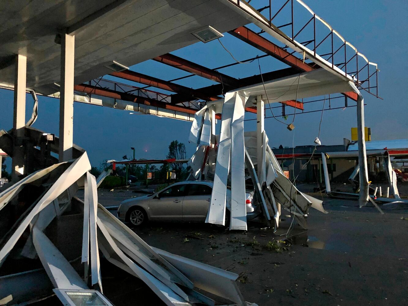 Photos: Deadly tornadoes sweep through Missouri