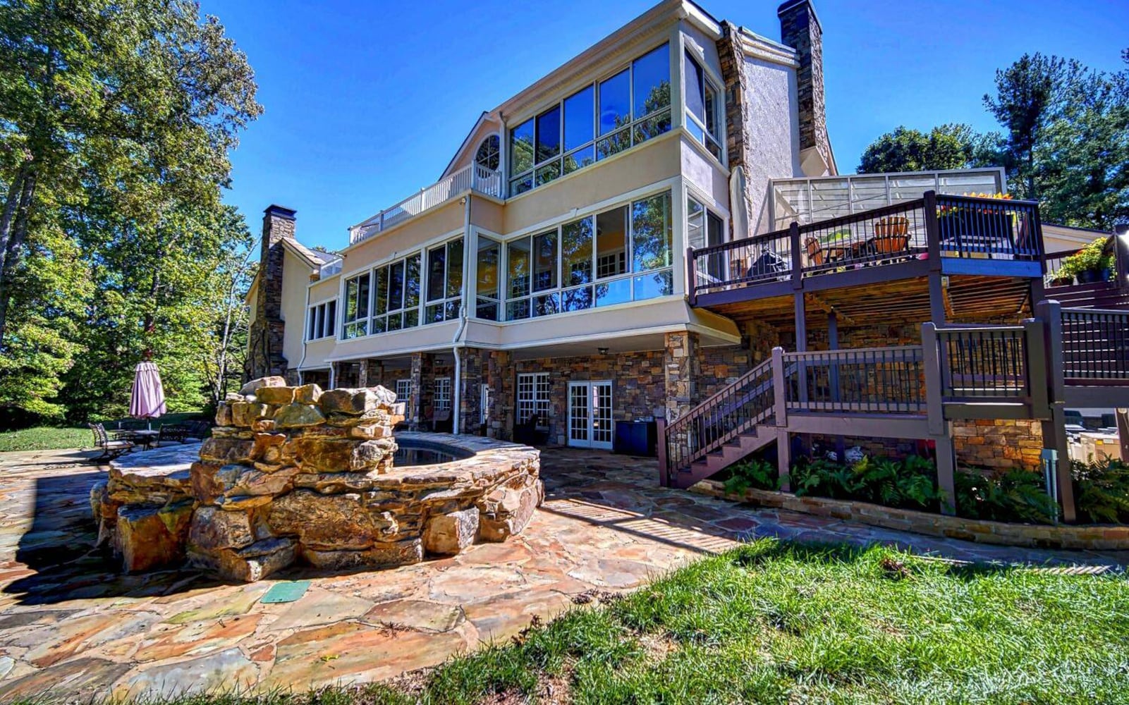 5.4M lakefront estate in the North Georgia mountains