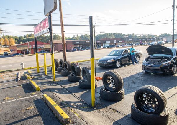 Views of Veterans Memorial Highway in the new city of Mableton as seen on Thursday, Oct 13, 2022. Many hope the new city government take control of code enforcement and work together with businesses to improve the area. (Jenni Girtman for The Atlanta Journal-Constitution)