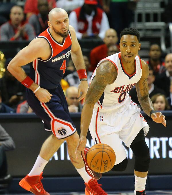 020415 ATLANTA: Hawks guard Jeff Teague steals from Wizzards center Marcin Gortat during a basketball game on Wednesday, Feb 4, 2015, in Atlanta. Curtis Compton / ccompton@ajc.com