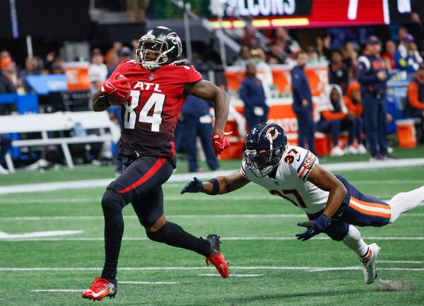 Atlanta Falcons' Cordarrelle Patterson (84) returns a kickoff 103 yards for a touchdown.   (Bob Andres for the Atlanta Journal Constitution)