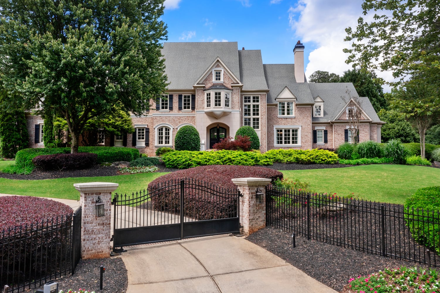 Super Bowl champ lists $5m Georgia mansion over 6x larger than most homes