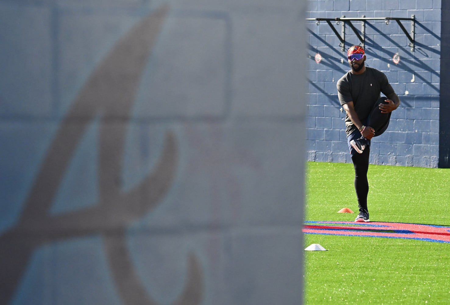 Braves pitchers and catchers report