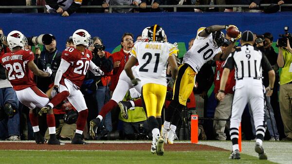 Steelers' Santonio Holmes catches a 6-yard touchdown pass in the fourth quarter against the Arizona Cardinals during Super Bowl XLIII Feb. 1, 2009, at Raymond James Stadium in Tampa, Fla.