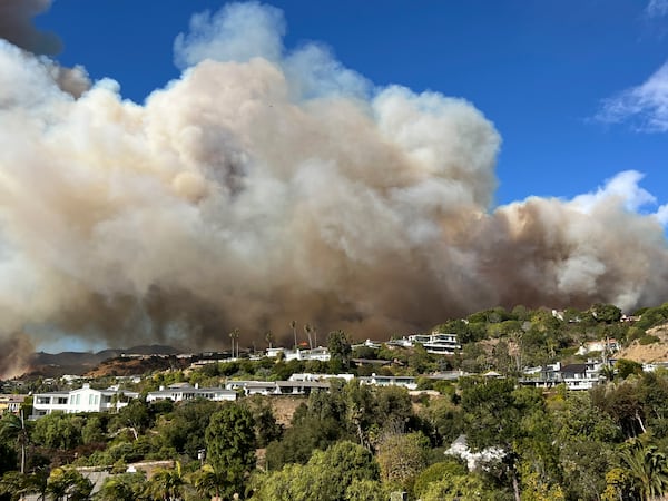 This photo taken by Pacific Palisades resident Darrin Hurwitz shows the Palisades Fire as it approaches homes in Los Angeles, Tuesday, Jan. 7, 2025. (Darrin Hurwitz via AP)