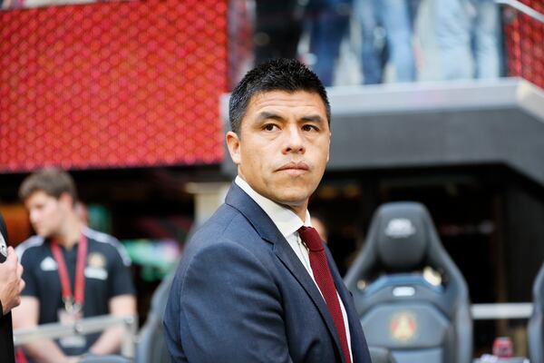 Atalanta United coach Gonzalo Pineda watches the team prepare for a game against the Columbus Crew on Saturday, May 28, 2022. The 5-Stripes haven’t lost at Mercedes-Benz Stadium in 13 matches.   Miguel Martinez / miguel.martinezjimenez@ajc.com