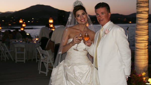 CABO SAN LUCAS, MEXICO - MAY 7:  Actor/producer Alan Thicke and model Tanya Callau pose at dinner after being married on May 7, 2005 at The One&Only Pamilla Resort in Cabo San Lucas, Mexico. (Photo by Vince Bucci/Getty Images)