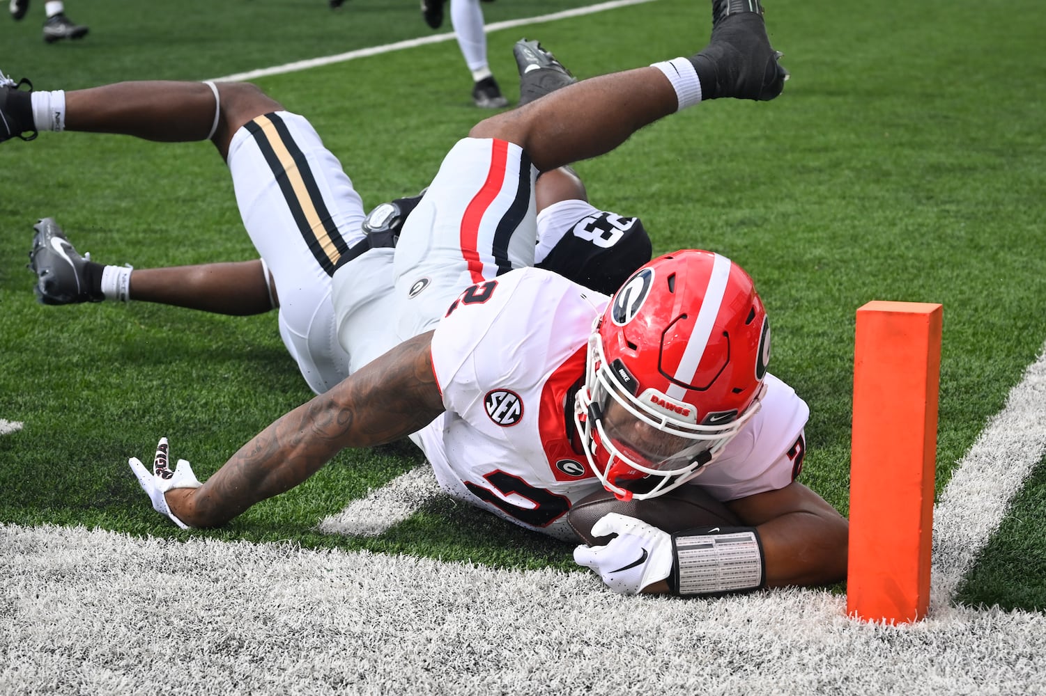 Georgia running back Kendall Milton (2) comes up short of the goal line to set up a touchdown against Vanderbilt during the first half of an NCAA football game, Saturday, Oct. 14, 2023, in Nashville, Tenn. (Special to the AJC/John Amis)