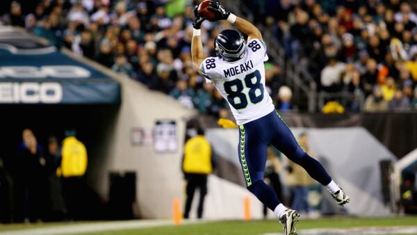 PHILADELPHIA, PA - DECEMBER 07: Tony Moeaki #88 of the Seattle Seahawks makes a catch in the first half against the Philadelphia Eagles at Lincoln Financial Field on December 7, 2014 in Philadelphia, Pennsylvania. (Photo by Al Bello/Getty Images)