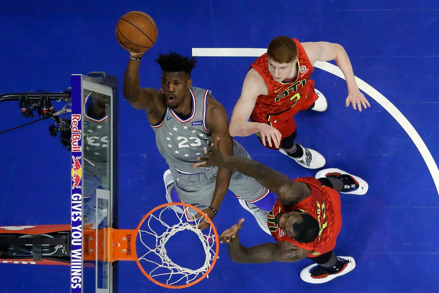 Photos: Hawks surprise the 76ers