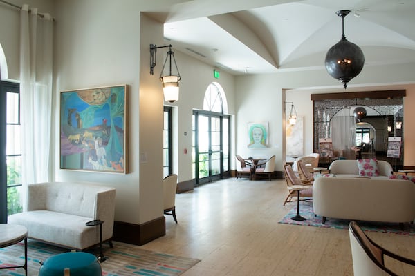 Revolving contemporary pieces from the Alfond Family Collection, courtesy of Rollins College alumni Barbara and Ted Alfond, and the Rollins Museum of Art, adorn the interior spaces of The Alfond Inn in Winter Park, Florida. 
Courtesy of the Rollins Museum of Art / Photo credit Austin Reeves