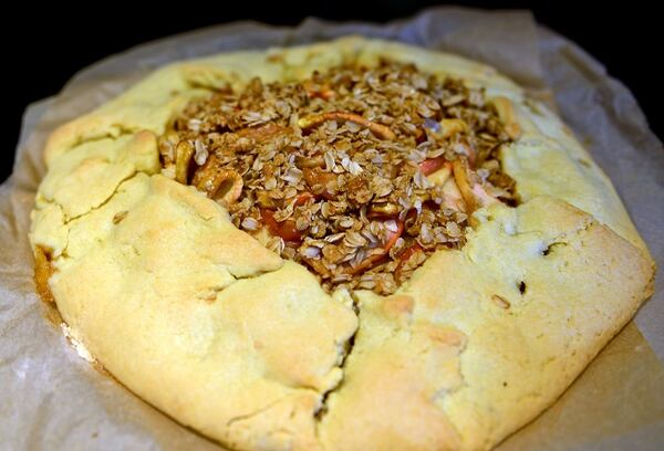 Rustic apple crostata from the recipe of Josephine C. Oria. (Nate Guidry/Pittsburgh Post-Gazette/TNS)