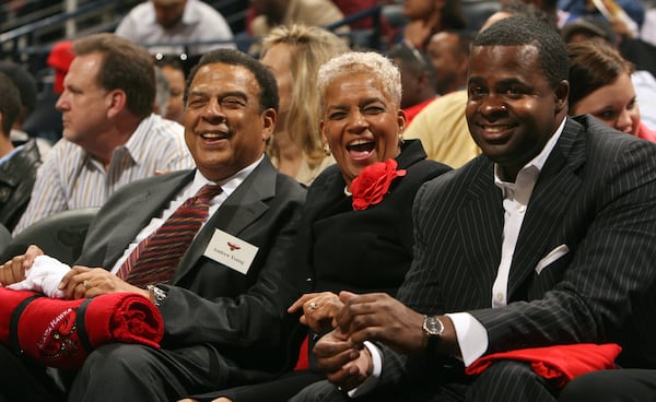 Atlanta Mayor Shirley Franklin , center sits enjoys the Hawks game next to former mayor Andrew Young and State Senator Kasim Reed, who also serves as her campaign manager. Atlanta Hawks home opener against the LA Lakers at Philips November 8, 2005. (Brant Sanderlin photo/Staff)