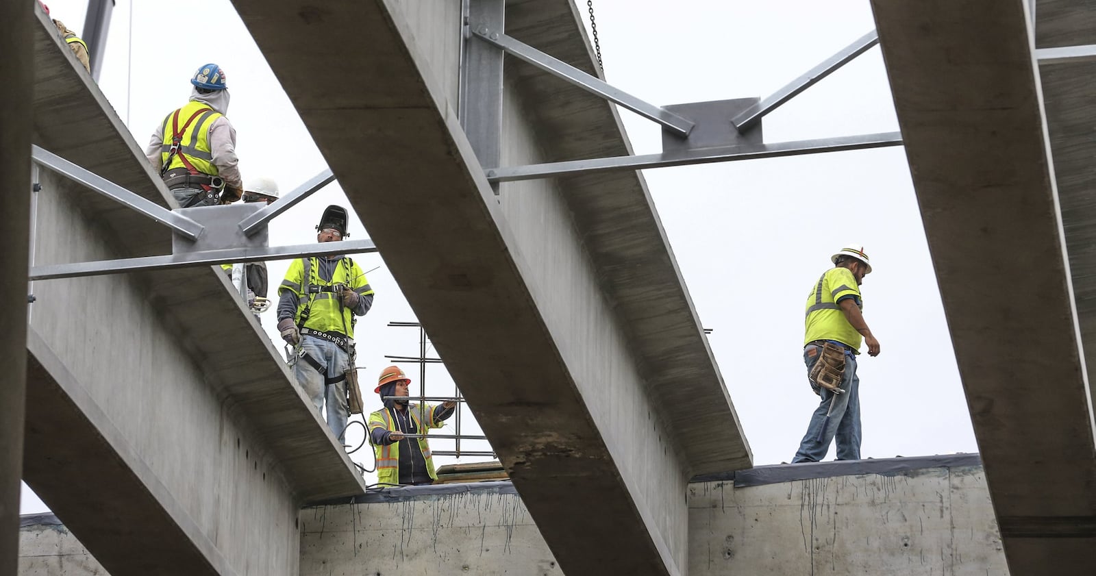 April 24, 2017 Atlanta: Construction workers continued to make progress on the I-85 bridge Monday, April 24, 2017 but traffic on piedmont Road will be closed for 24 hours with continuous lane closures from 9 a.m. Tuesday to 9 a.m. Wednesday, according to the Georgia Department of Transportation. Crews are working overnight to set beams for the new bridge, which officials hope to reopen by June 15, according to the announcement. Drivers who use Piedmont Road near I-85 are advised to avoid the route during these hours. Also, drivers in the construction area should reduce speeds while they are in the work zone. JOHN SPINK /JSPINK@AJC.COM