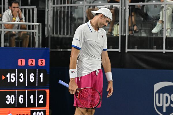 John Isner reacts as he plays against Jenson Brooksby. (Hyosub Shin / Hyosub.Shin@ajc.com)