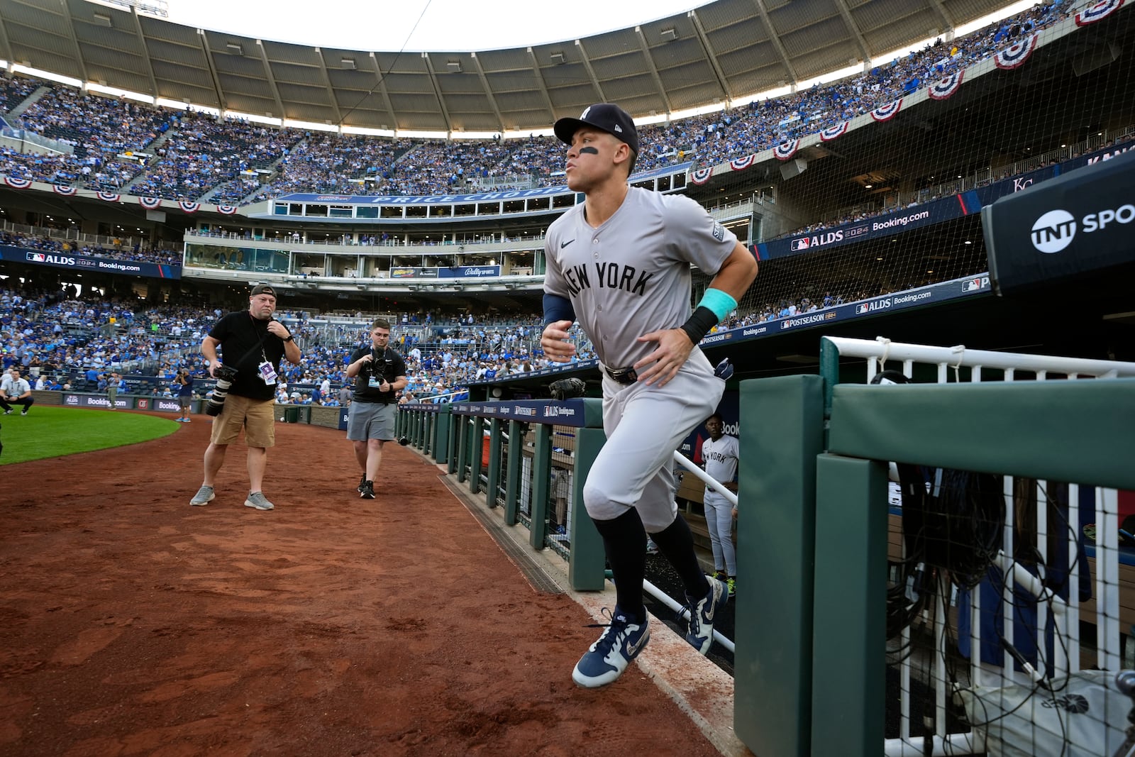 New York Yankees' Aaron Judge jogs onto the field before the start of Game 3 of an American League Division baseball playoff series against the Kansas City Royals Wednesday, Oct. 9, 2024, in Kansas City, Mo. (AP Photo/Charlie Riedel)