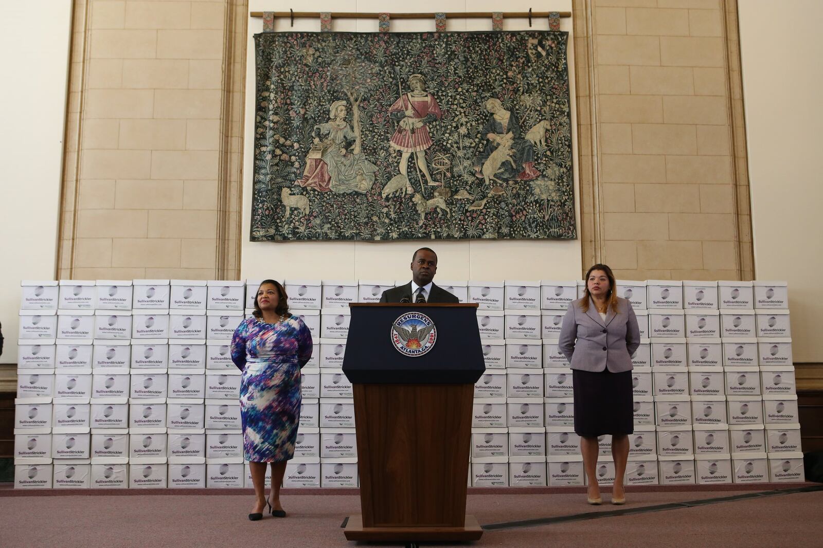 Atlanta Mayor Kasim Reed stands at the podium on Feb. 9, 2017, expressing his concern about the City Hall bribery case before releasing 1.4 million documents pertaining to the scandal. (HENRY TAYLOR / Henry.Taylor@ajc.com)