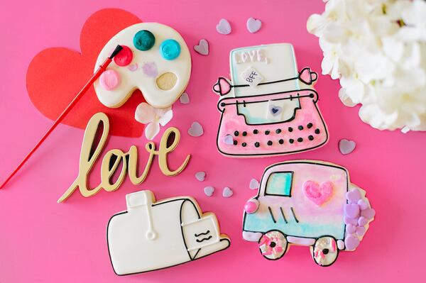 Design and eat delectable cookies with a DIY kit that’s perfect for everyone.