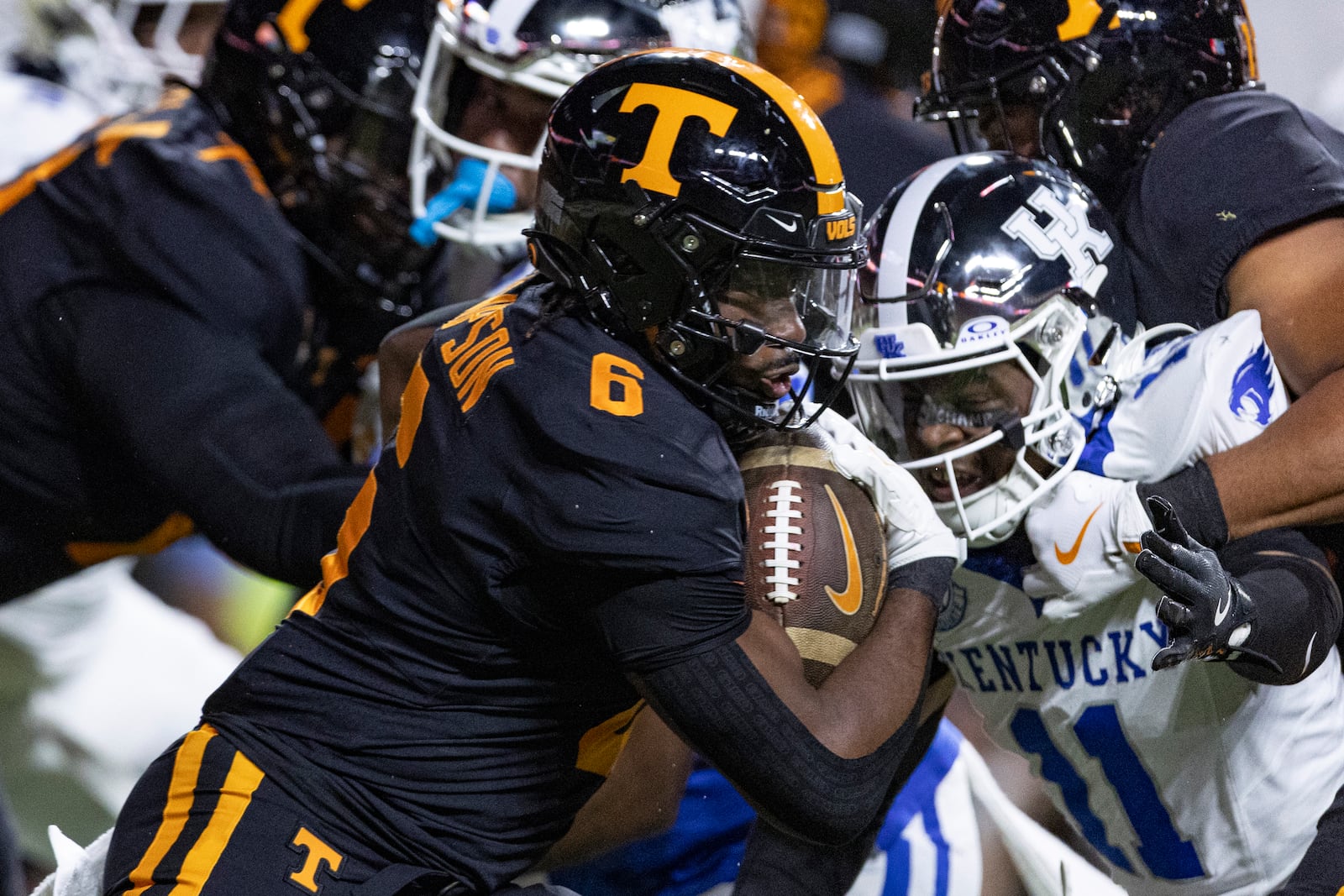 Tennessee running back Dylan Sampson (6) runs for yardage during the first half of an NCAA college football game against Kentucky, Saturday, Nov. 2, 2024, in Knoxville, Tenn. (AP Photo/Wade Payne)